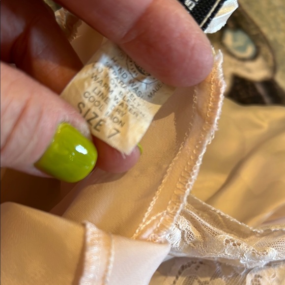 Elegant Cream Lace Trim Women's Intimate ~ Christian Dior NEW YORK PARIS ~ sz 7 - Picture 5 of 17